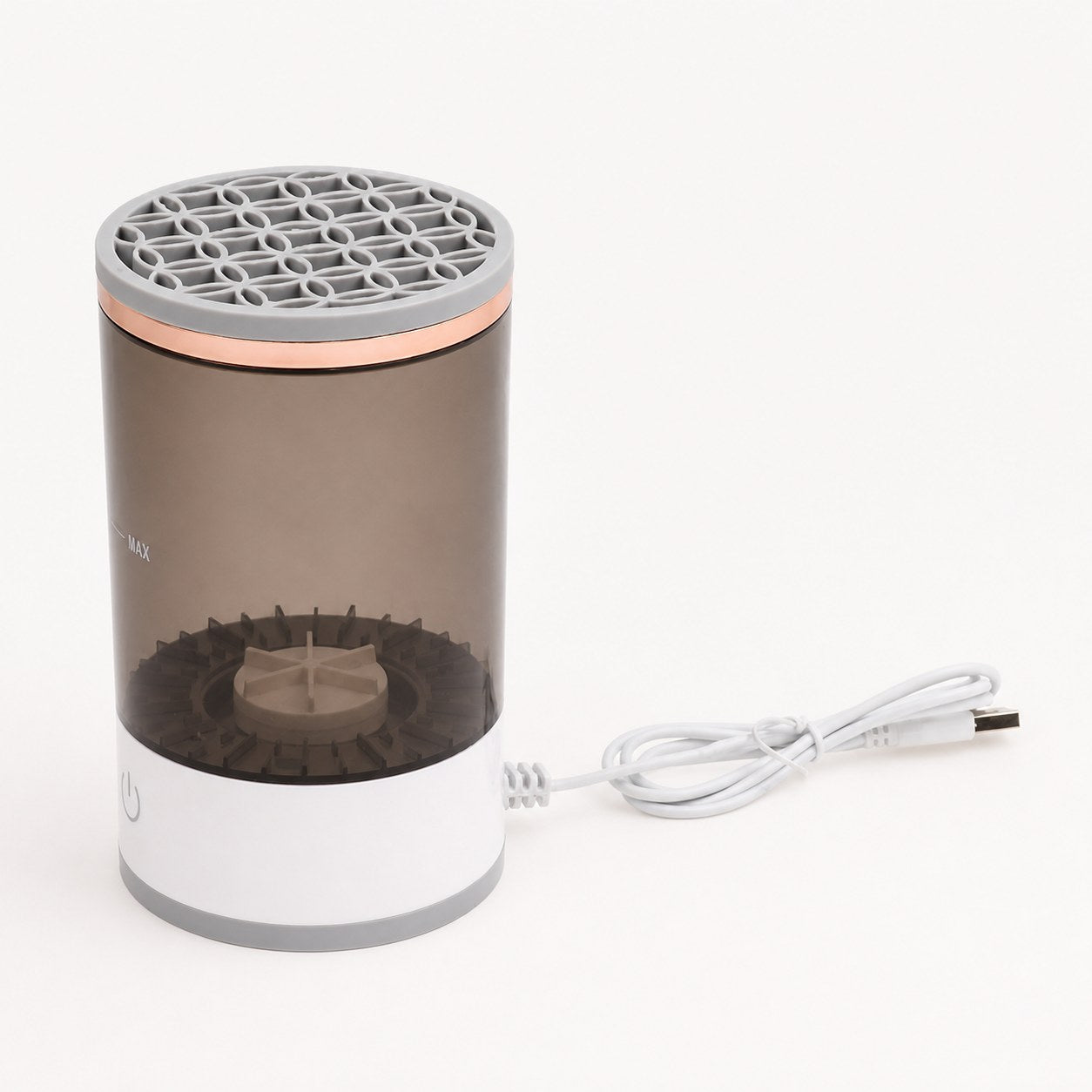 Limpiador de brochas con su cable de carga USB